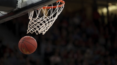 NBA季后赛湖人队对阵勇士队比赛直播