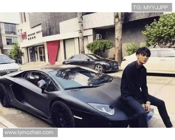 中国足球明星们的豪车生活揭秘与他们的驾驶风格分析